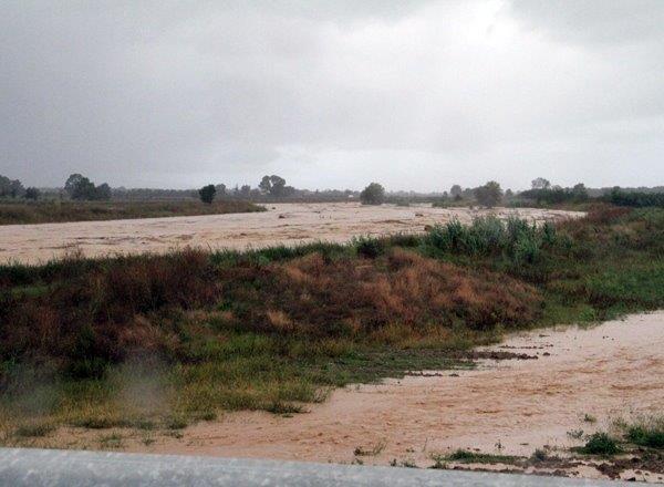 L'Albegna in piena durante l'alluvione di ottobre 2014 (foto Enzo Russo)