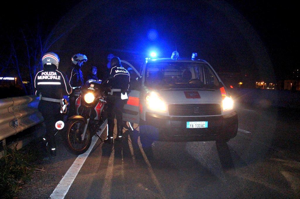 I vigili sulla Variante all'uscita di Livorno Sud (Marzi/Pentafoto)