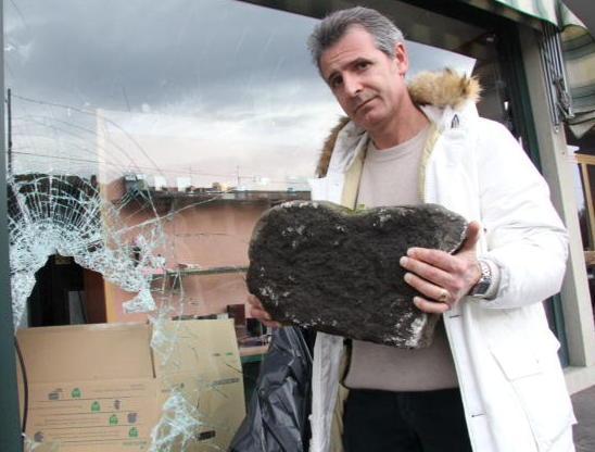 Fanno razzìa in 21 secondi Fermati cinque ladri in fuga 
