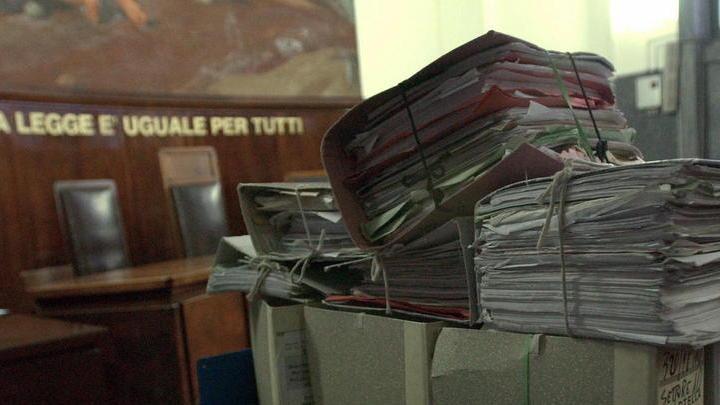 «Mi violentava davanti ai figli» Moglie accusa il marito di stupro