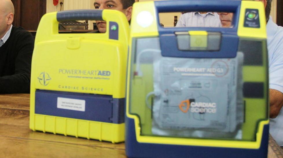 Un defibrillatore donato al paese di San Pietro in Campo