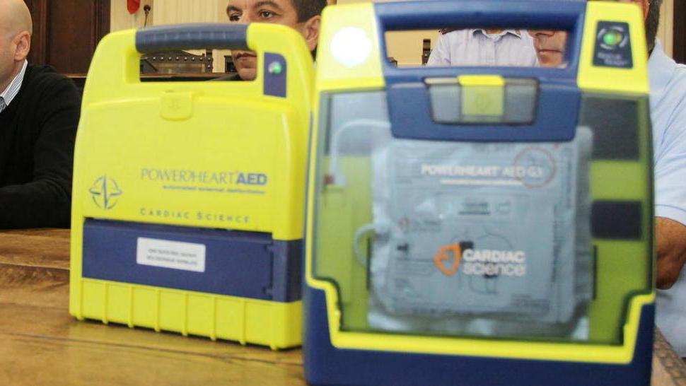 Un defibrillatore donato al paese di San Pietro in Campo