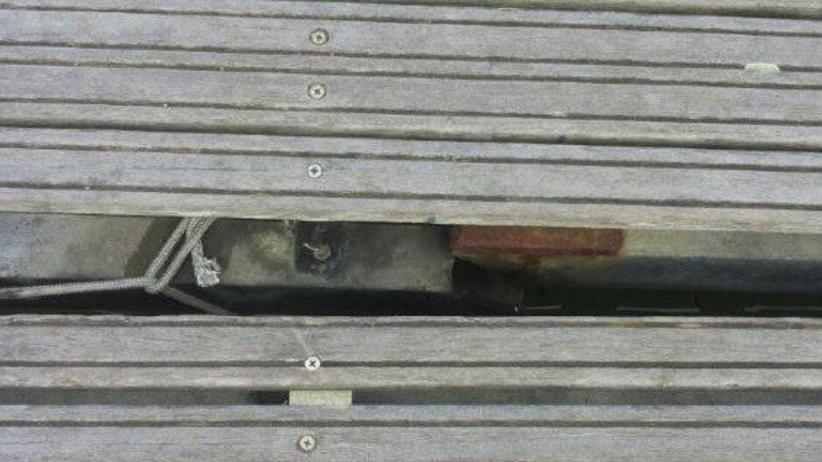Viareggio porto: i pontili non tengono e non c’è sicurezza