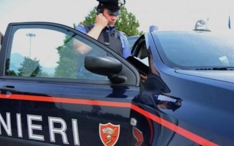 Rapina la banca armato di taglierino 