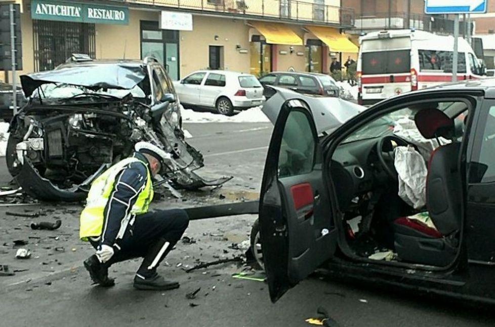 Si è aggravata la donna coinvolta nello schianto 