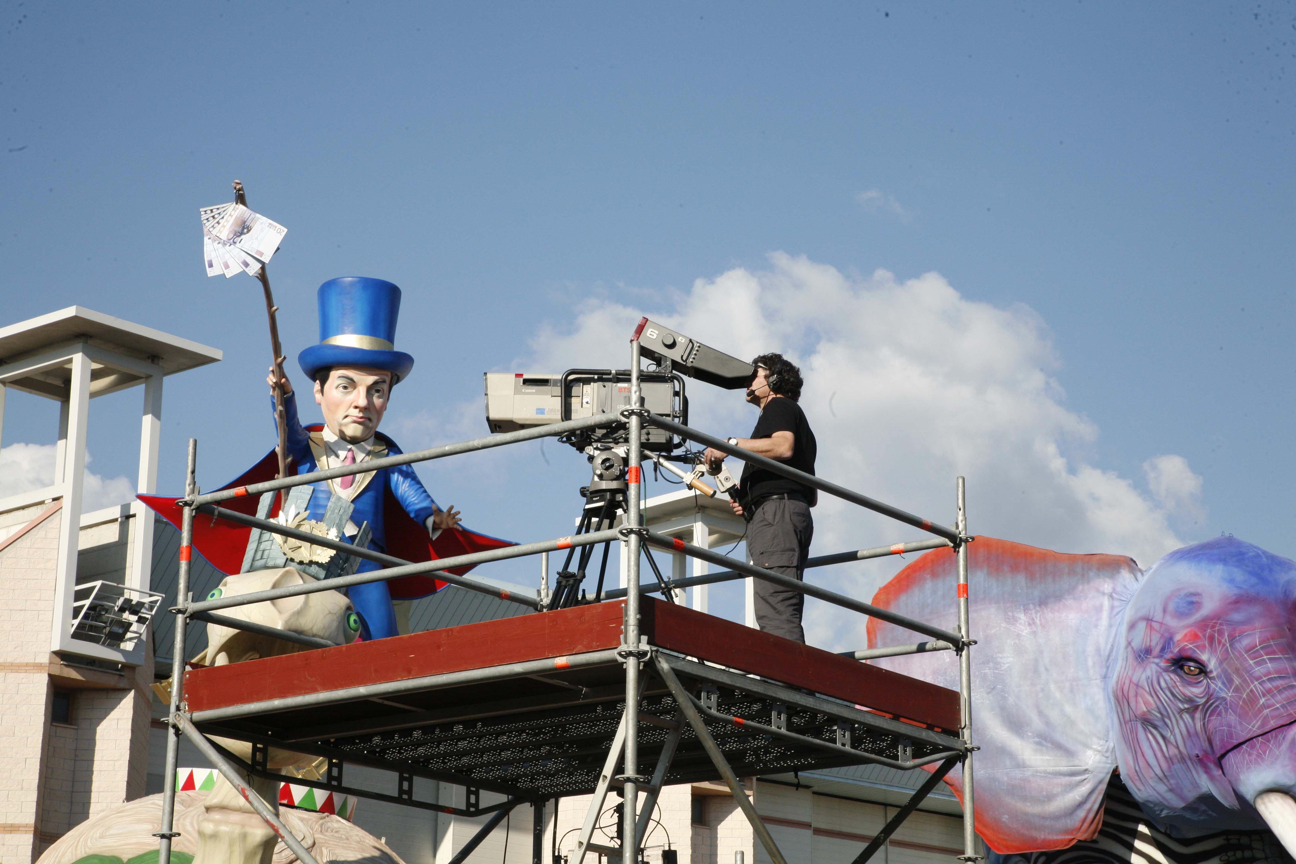 L'Auditel premia la diretta Rai da Viareggio: 1 milione e 95mila davanti alla tv