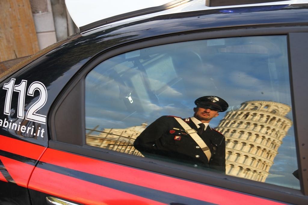 Un'auto del nucleo radiomobile dei carabinieri