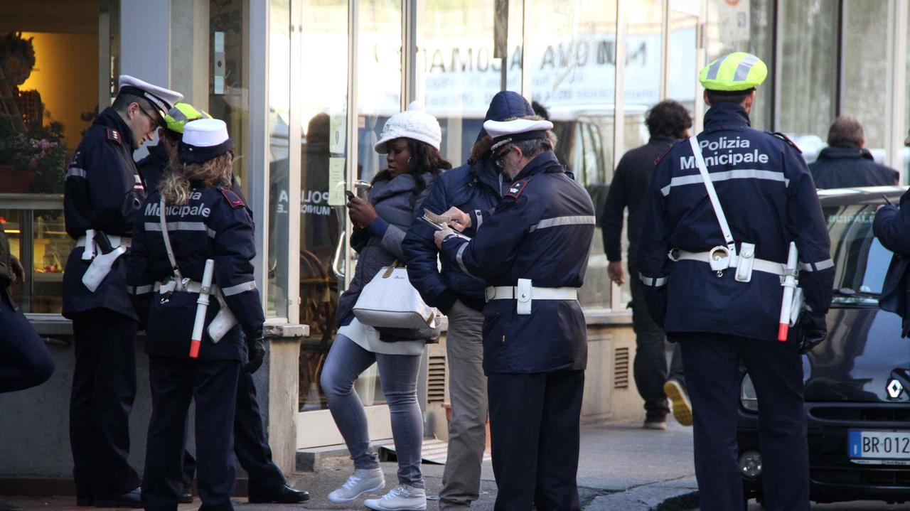 Nuovo blitz in via Cironi: identificate 60 persone