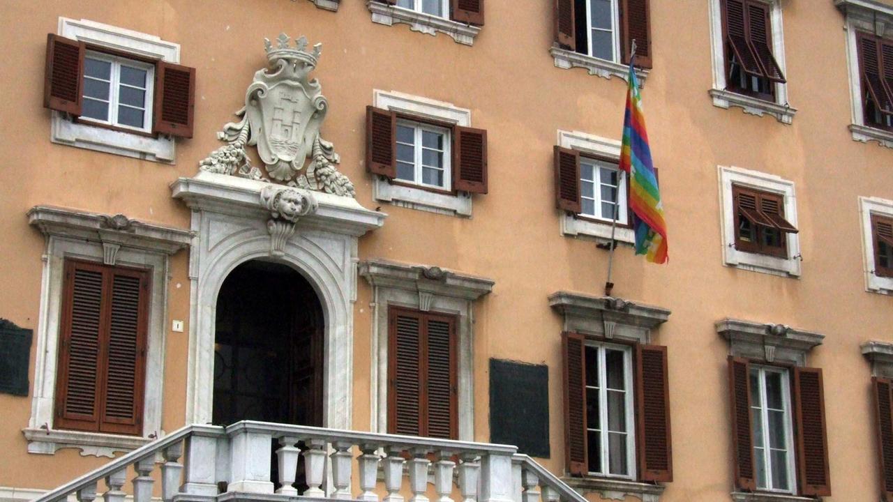 L'ingresso del municipio