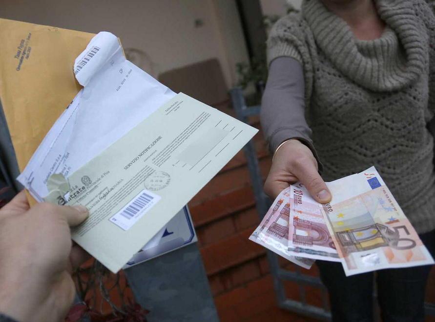 Tasse e tributi da pagare: i sindacati con i più poveri 