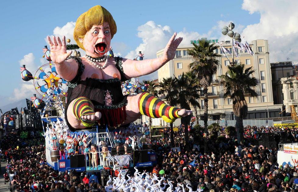 Domani tornano i poster dei carri 