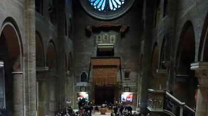 Lacrime e preghiere alla veglia