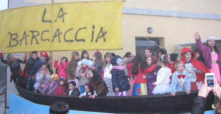 Barcaccia, Carnevale con le maschere e una barca vera