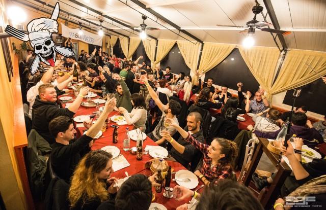 Da Facebook al ristorante, “l’invasione” è da record