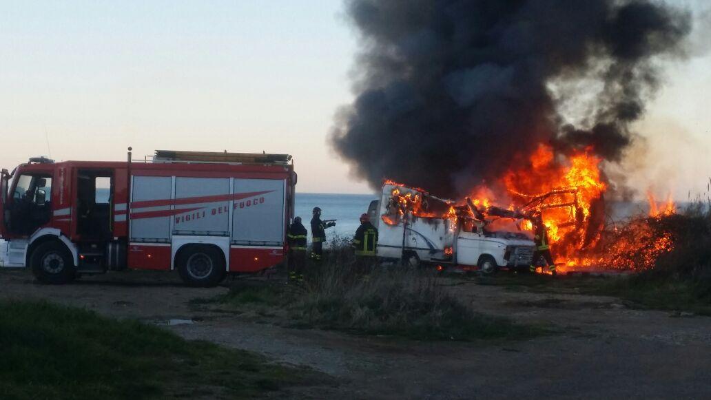 Il camper in fiamme 