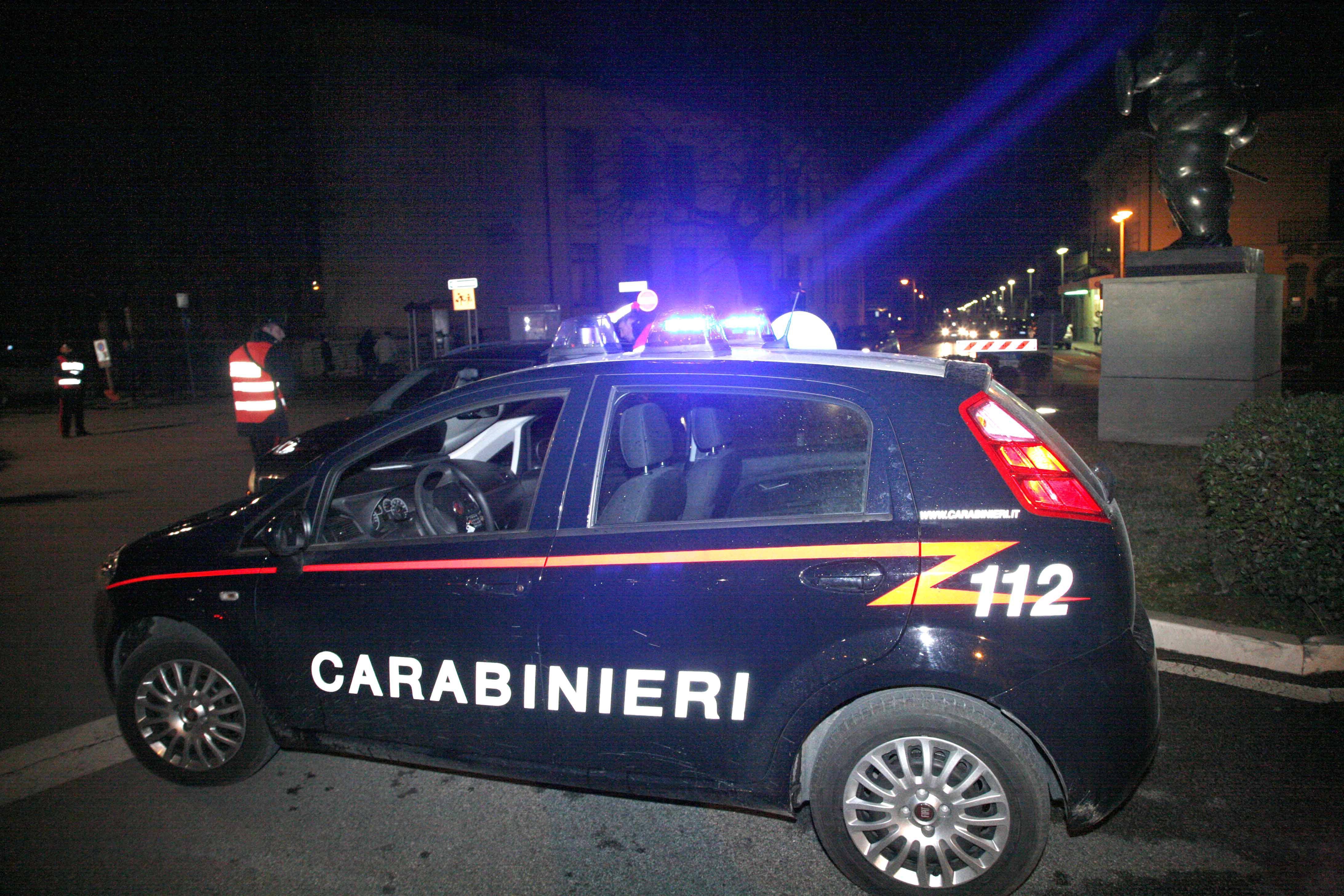 Trovati con le pistole rubate, arrestati tre albanesi
