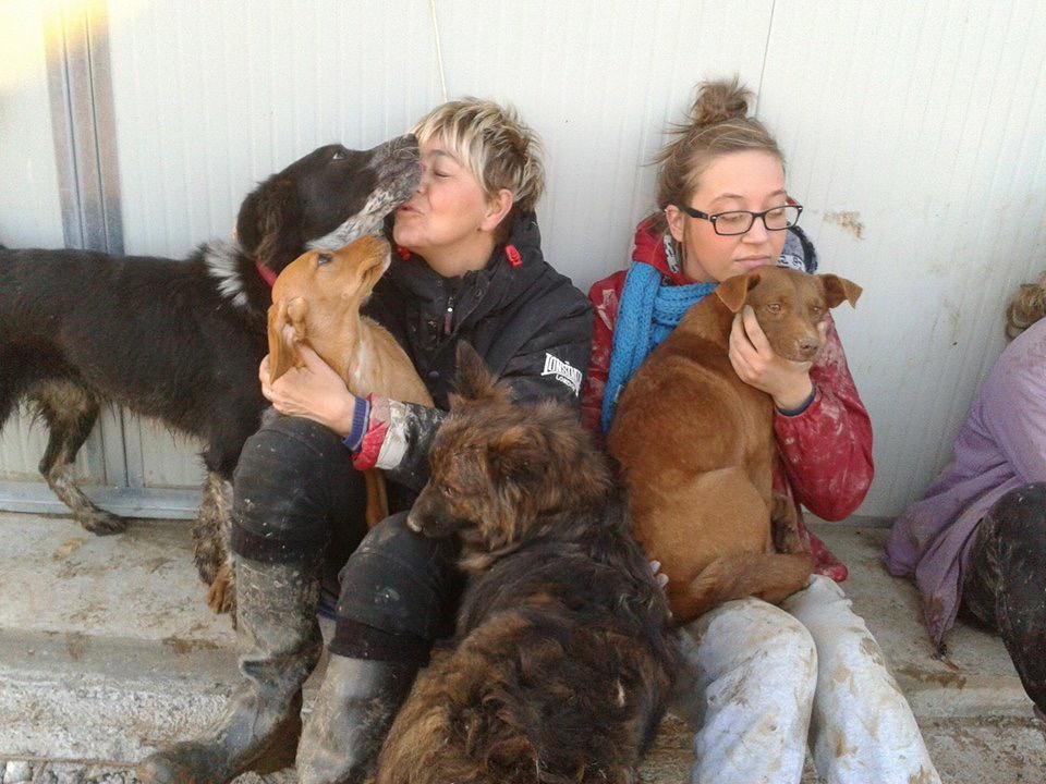 Due volontarie del "Frutteto di Fido"