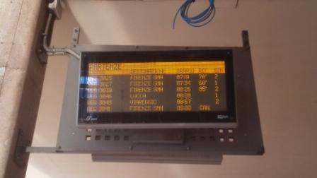 Il tabellone con i ritardi dei treni