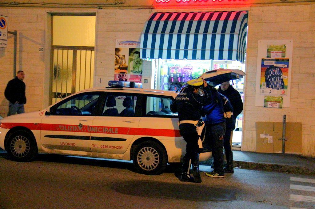 I vigili sul luogo dove è successo l'incidente (Marzi/Pentafoto)