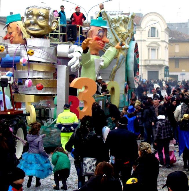 Sfilate e carri allegorici Ecco tutti i carnevali 