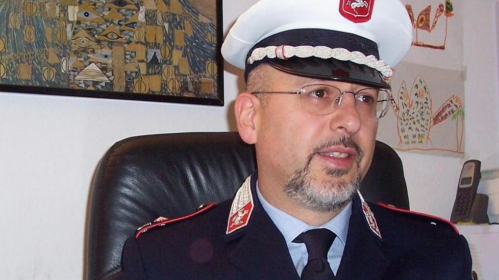 Comandante rimosso. Anzi, no