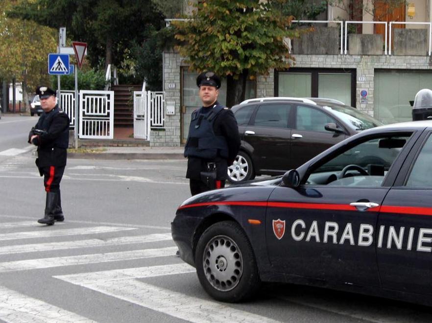 Sedicenne derubato e minacciato 