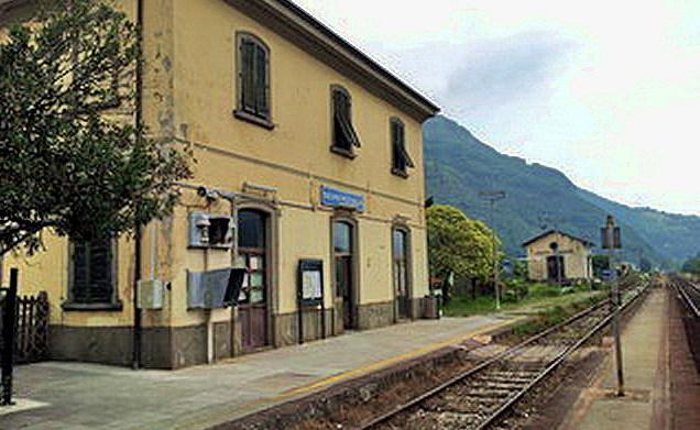 Lanciano pietre contro un treno 
