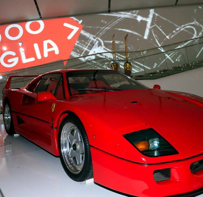 Ieri sera tra le auto grande cena di gala con vip e banchieri