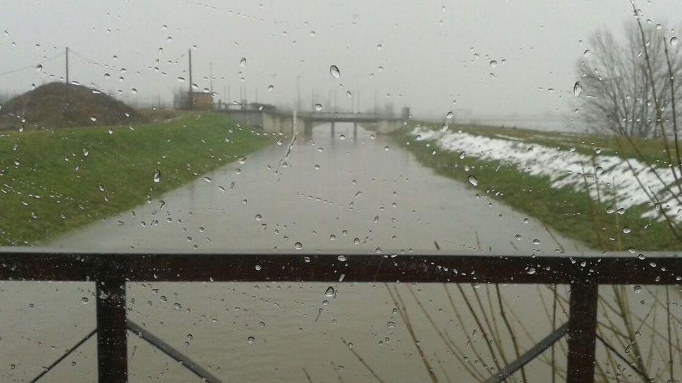 Canali in piena, idrovore al lavoro