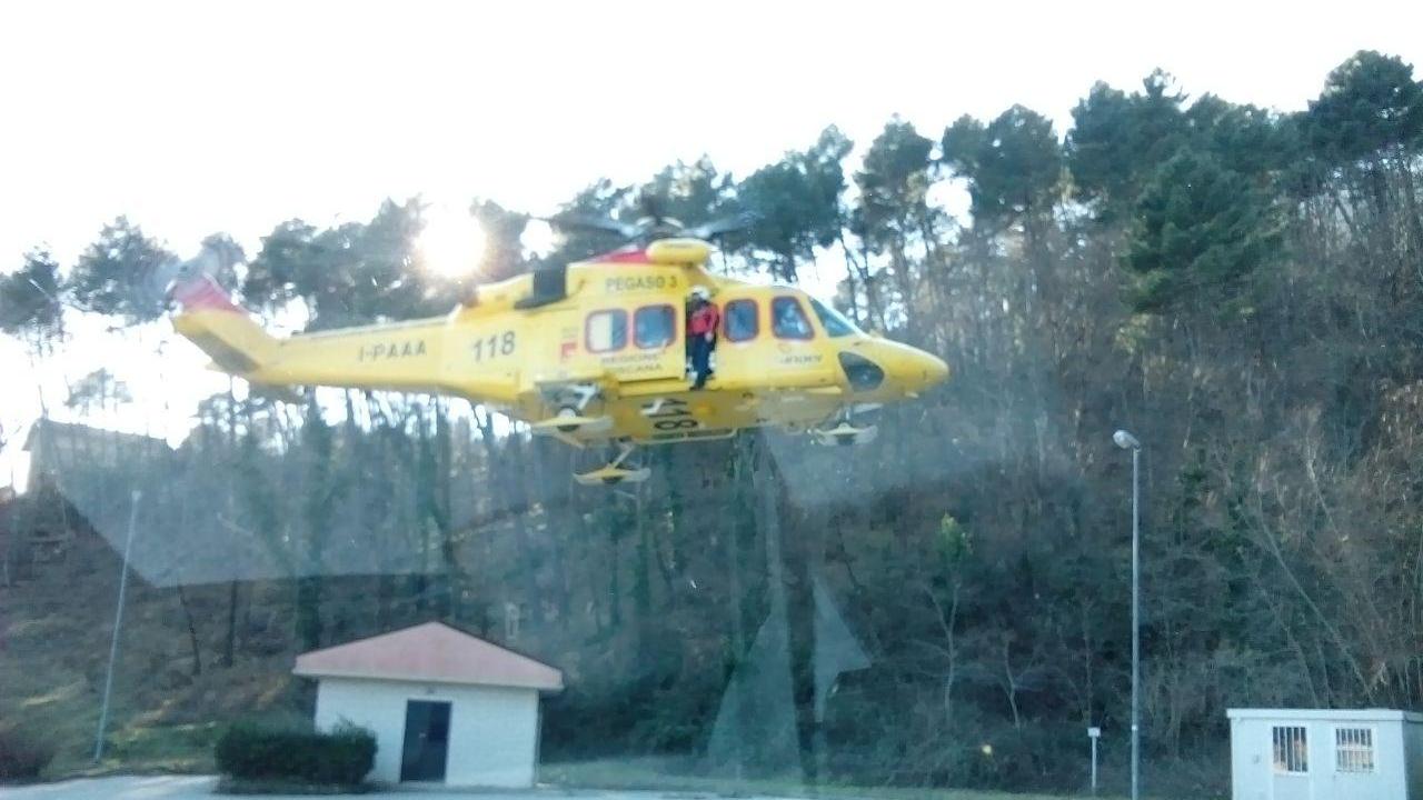 I soccorsi alla donna investita a Schignano