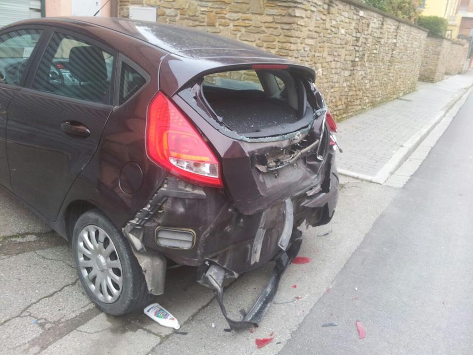 La Ford Fiesta distrutta dall'auto pirata