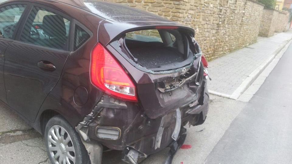 La Ford Fiesta distrutta dall'auto pirata