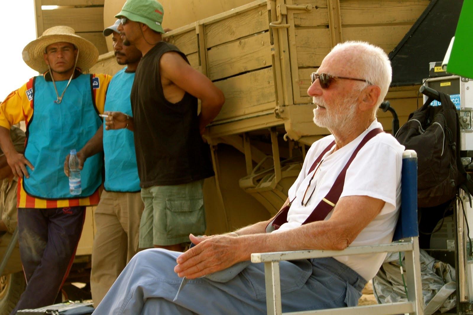 Mario Monicelli sul set del film "Le rose del deserto"