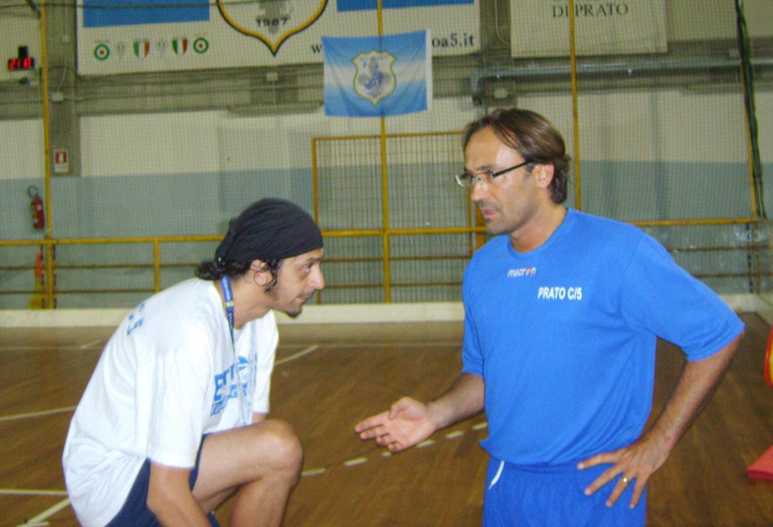 A destra il tecnico del Prato Calcio a 5 Roberto Coccia