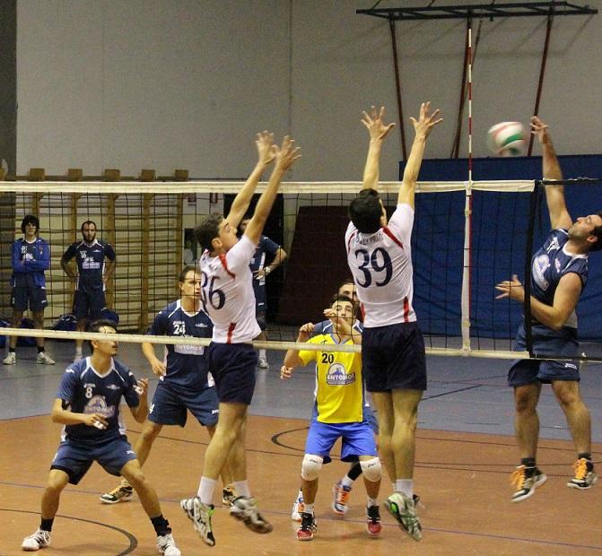Il Volley Prato a muro in una partita di campionato
