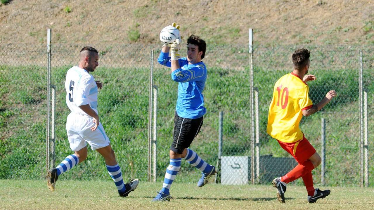 Un'azione di gioco in Seconda categoria