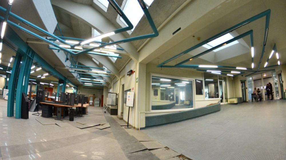 L'interno della ex banca dove si sta costruendo la palestra
