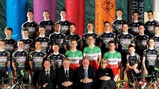Umberto Orsini pedala sulle strade di casa