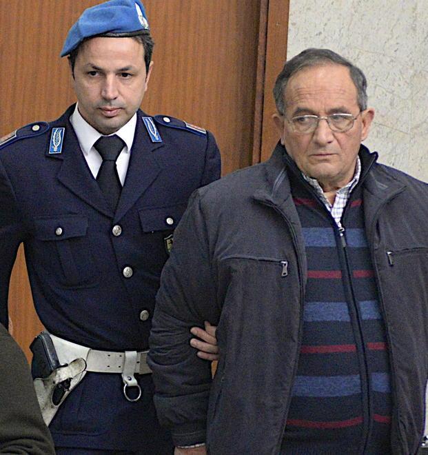 «Tuo padre in cella Fallo confessare» 