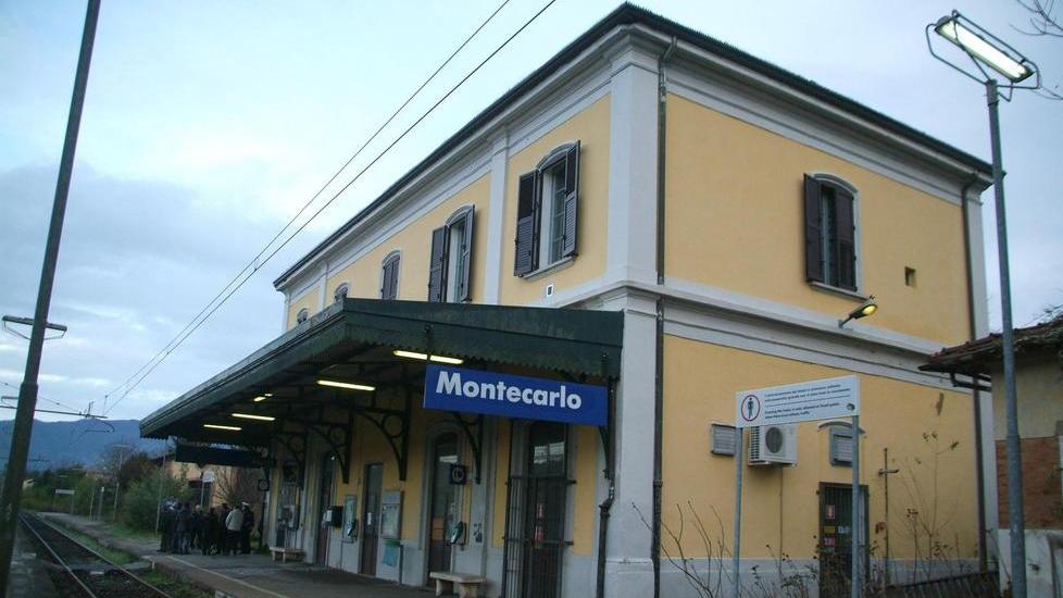 Rotaia ko per il gelo Treni soppressi sulla Lucca-Firenze