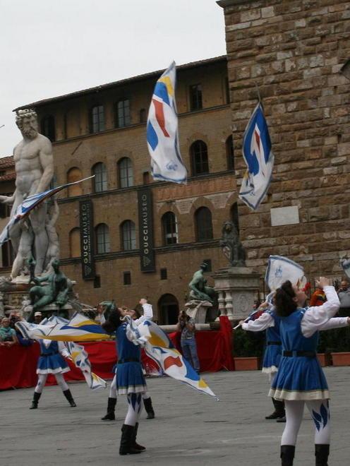 Al via Carnevalbacco giochi, musica e sbandieratori