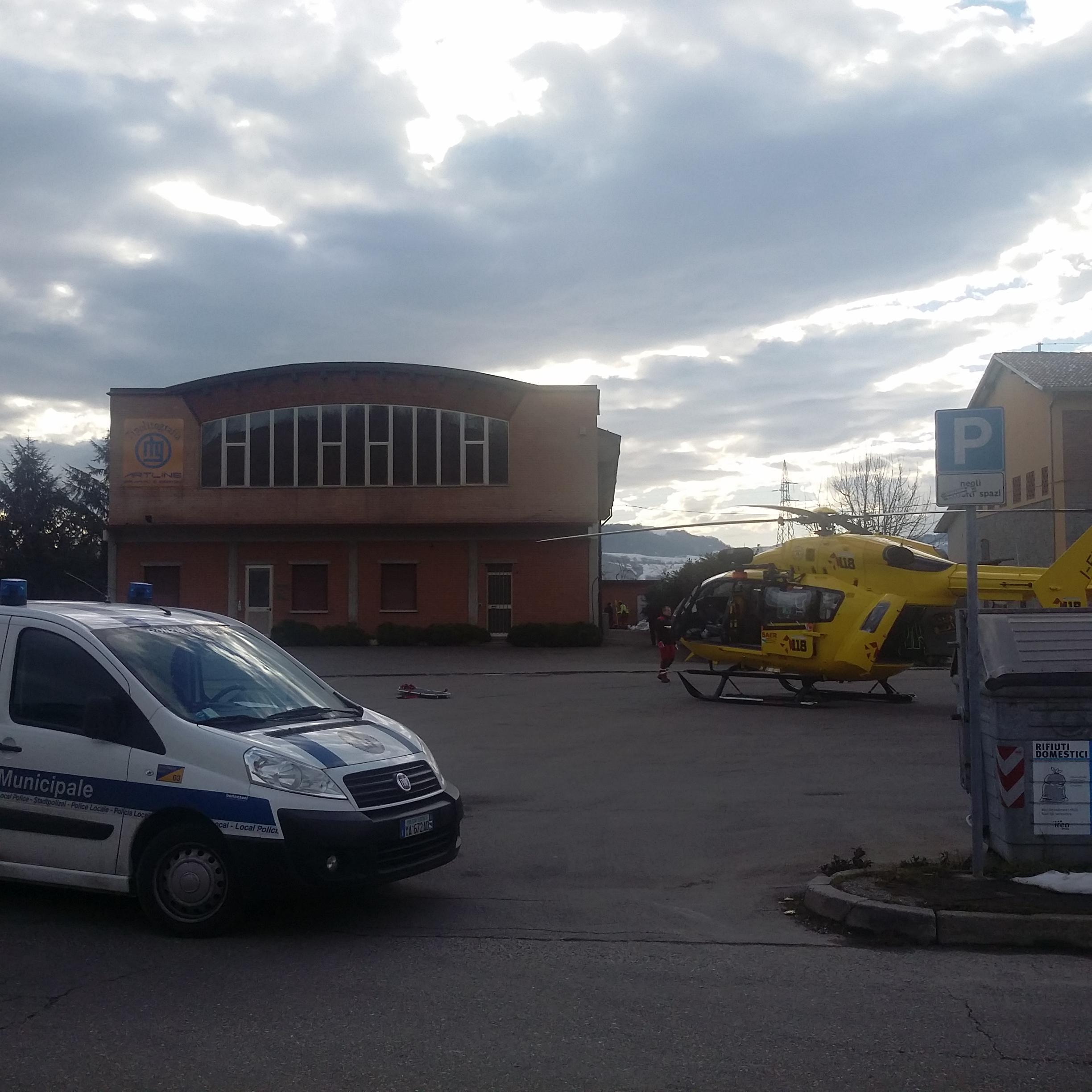 Cade e resta trafitto da un palo, è gravissimo