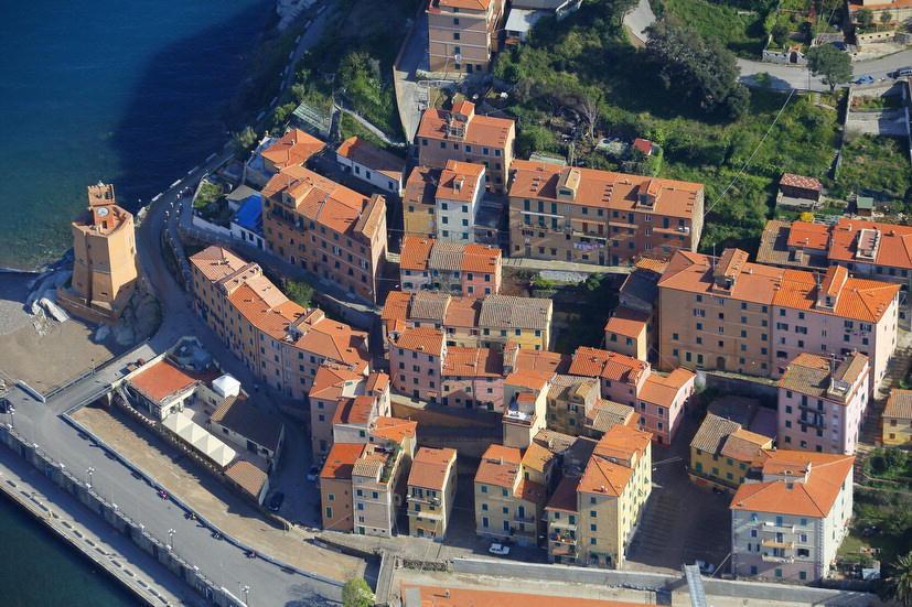 Una veduta di Rio Marina dall'alto
