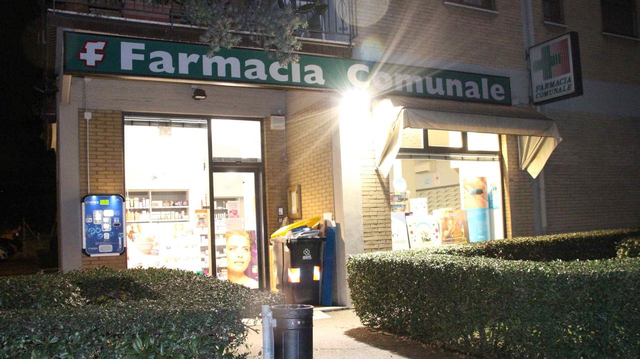 La farmacia di Cafaggio dopo la rapina del 5 febbraio scorso