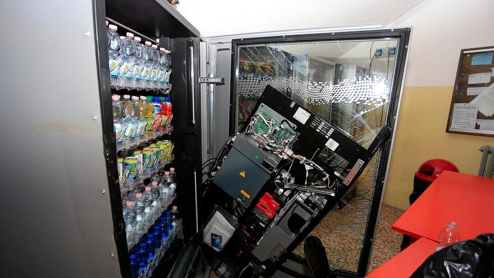 Terzo colpo al Sigonio si sospetta una “talpa”