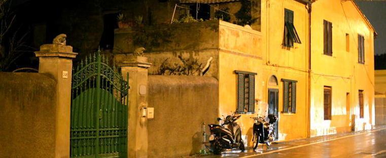 Controsoffitto crolla sul letto, stanza inagibile 