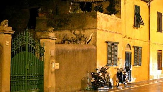 Controsoffitto crolla sul letto, stanza inagibile