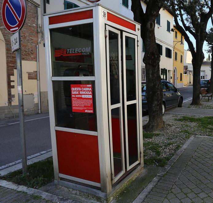 Social e cellulari cancellano decine di cabine telefoniche 