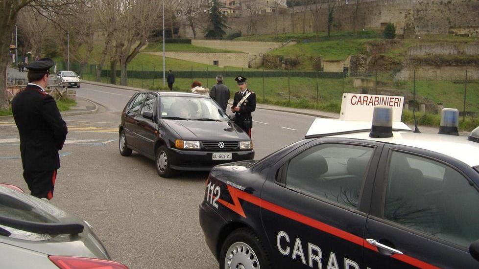 Furti sulle auto in sosta madre e figlio nei guai