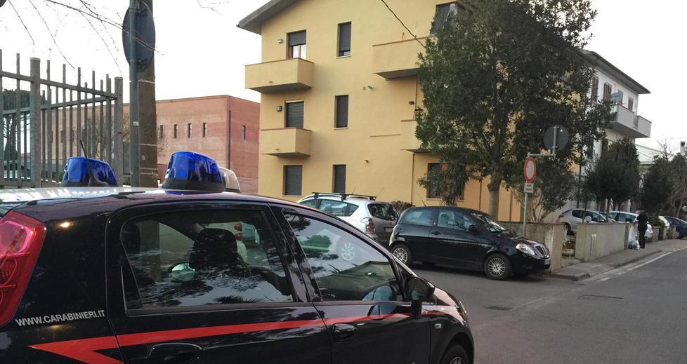Vola giù da quattro metri morto dopo la caduta 